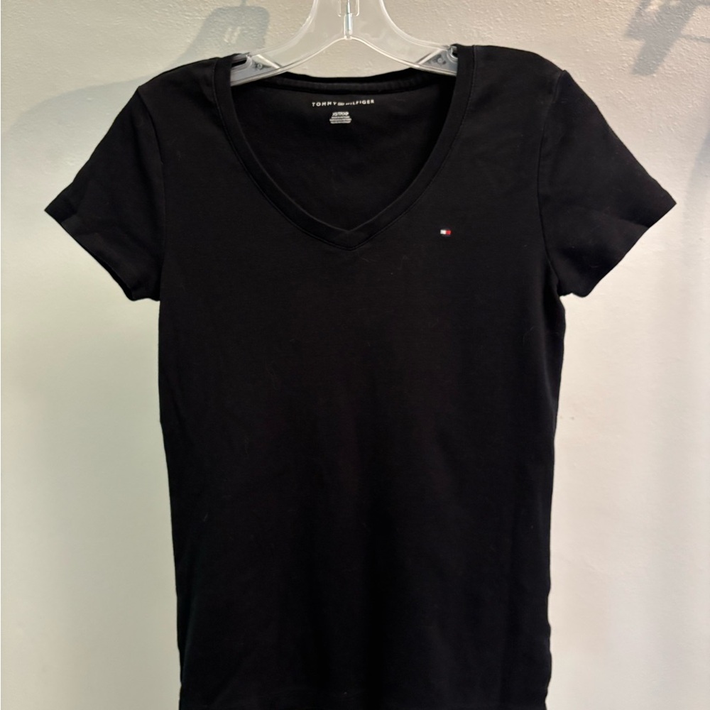 Tommy Hilfiger Women's Black Short Sleeve V-Neck Tee